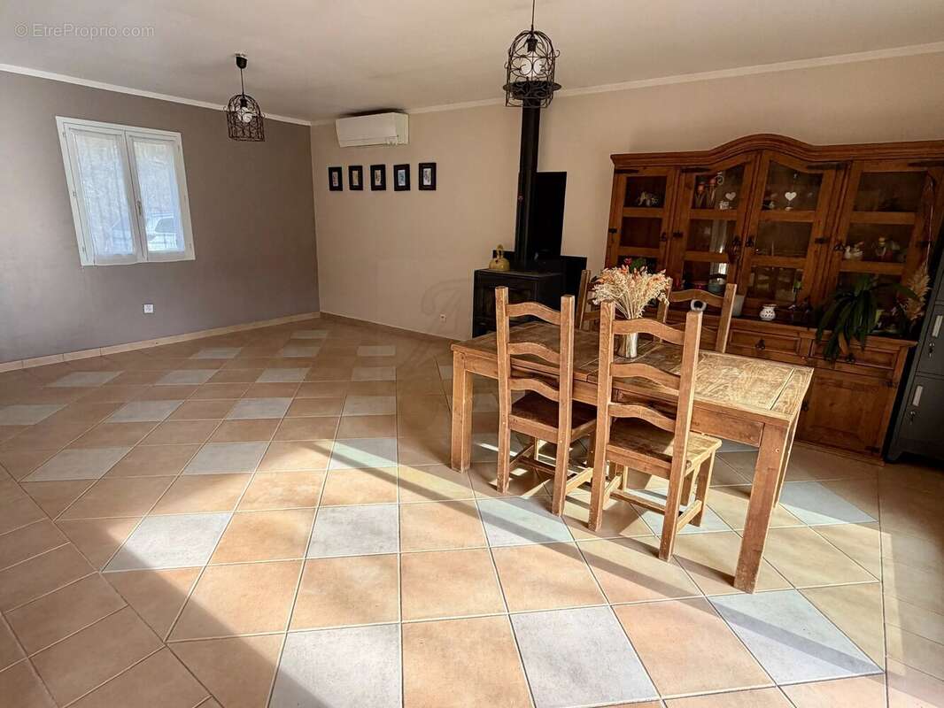 Maison à BAGNOLS-EN-FORET