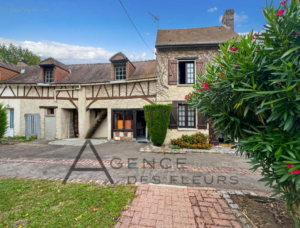 Maison à TOURVILLE-LA-RIVIERE