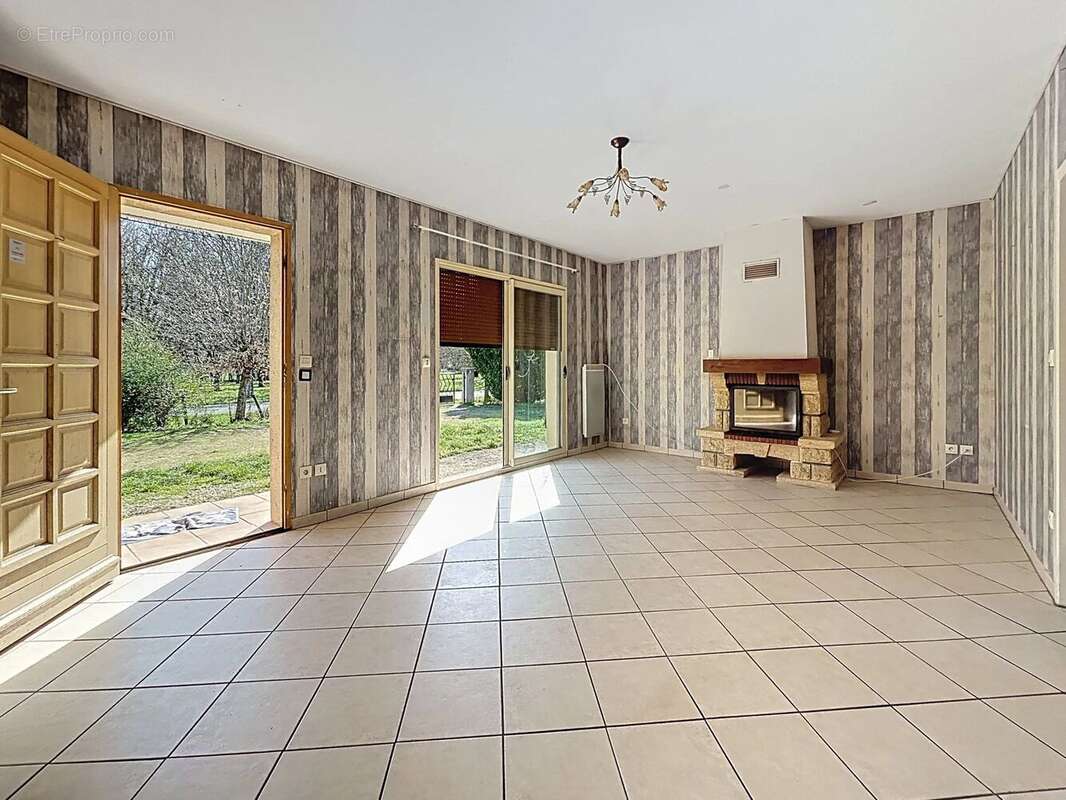 Maison à LE BUISSON-DE-CADOUIN