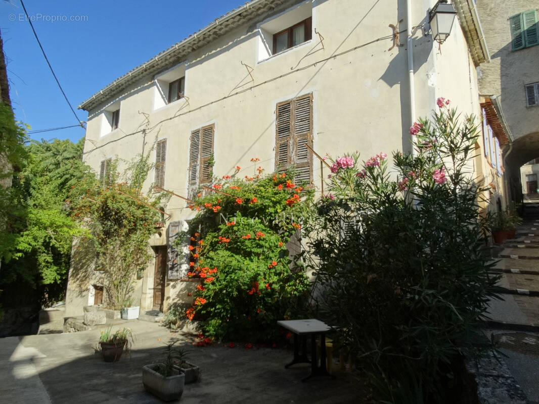 Appartement à ROQUESTERON