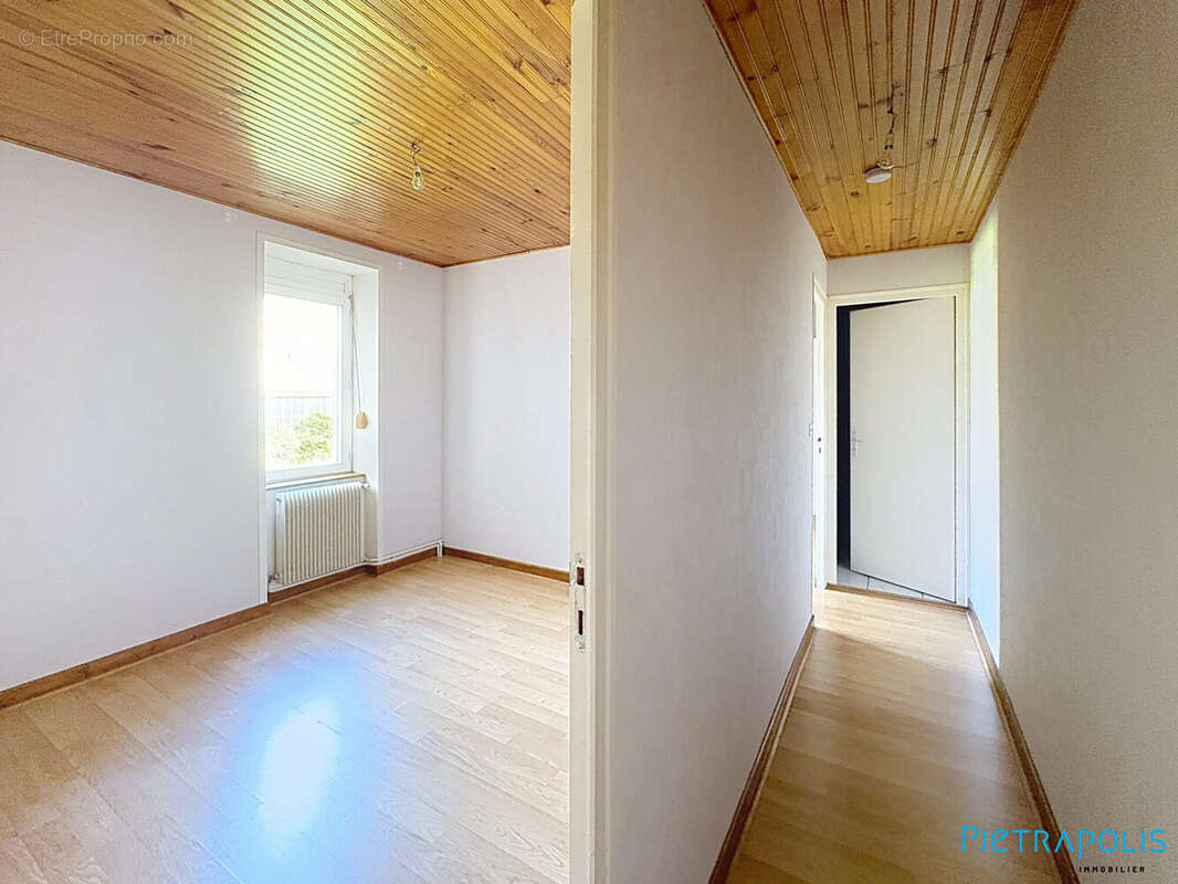 Appartement 407 m² à Tarare  - photo 4