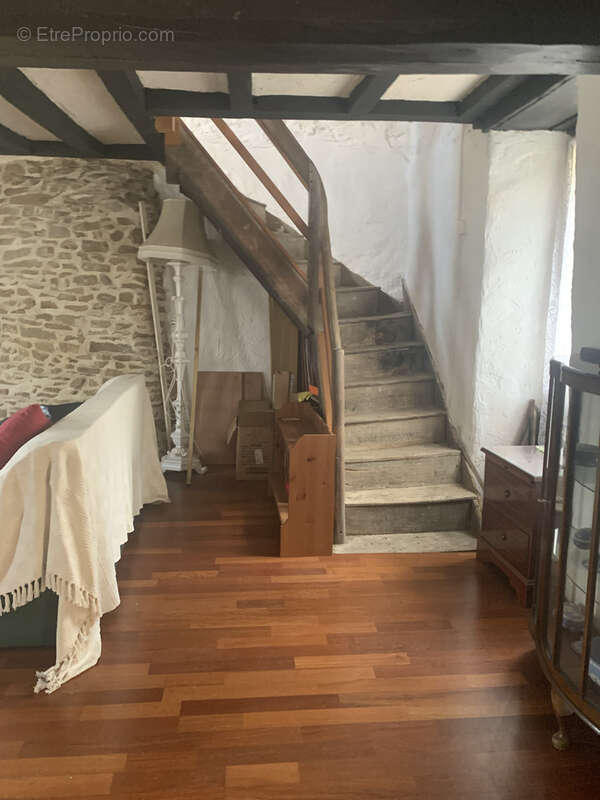 Maison à AMBRIERES-LES-VALLEES