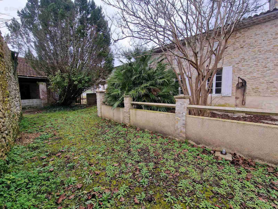 Ensemble immobilier avec dépendances - photo 5