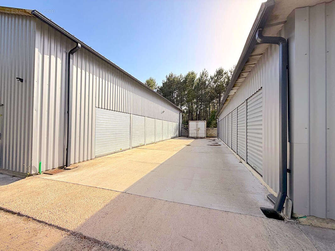 Ensemble immobilier de rendement, avec locaux professionnels et habitation à vendre dans le Val de L'Eyre - photo 15