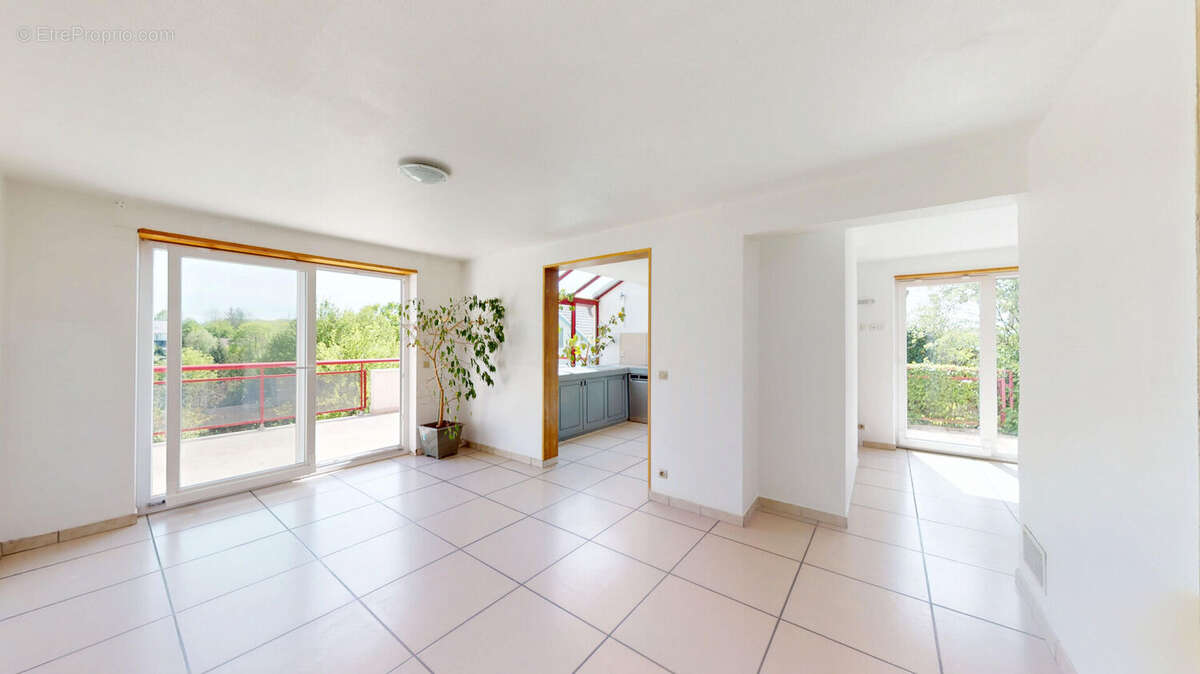Maison à MISEREY-SALINES