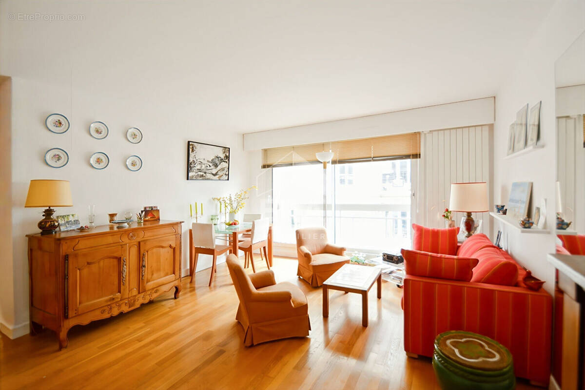 Appartement à PARIS-15E