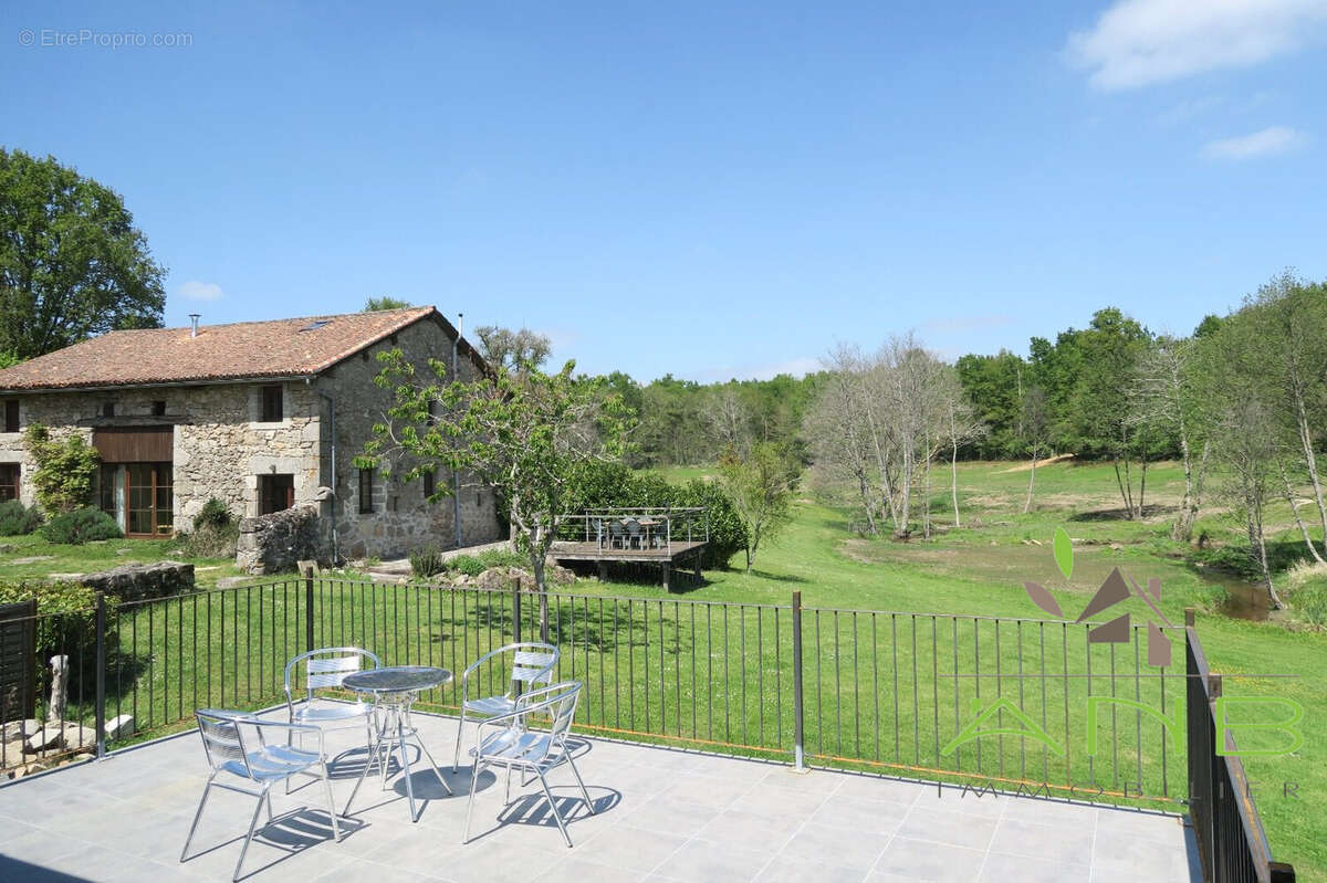 Maison à BUSSEROLLES