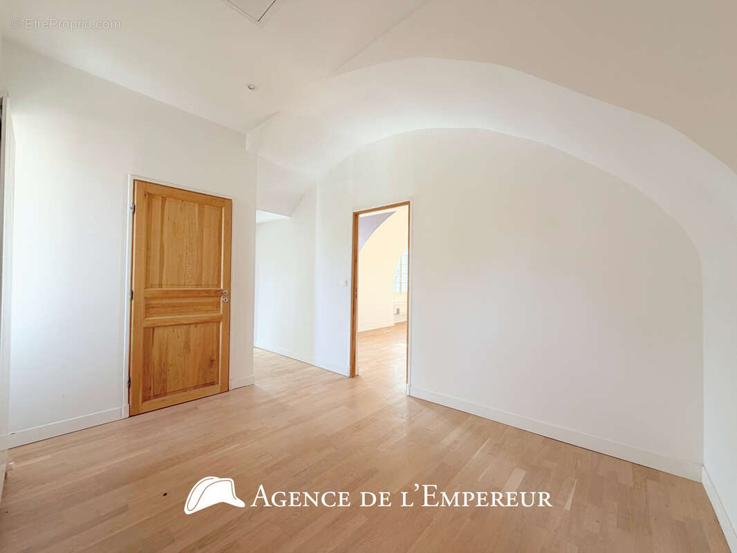 Demeure dans le Parc de la Malmaison, parcelle de 3 000 m2 - photo 21