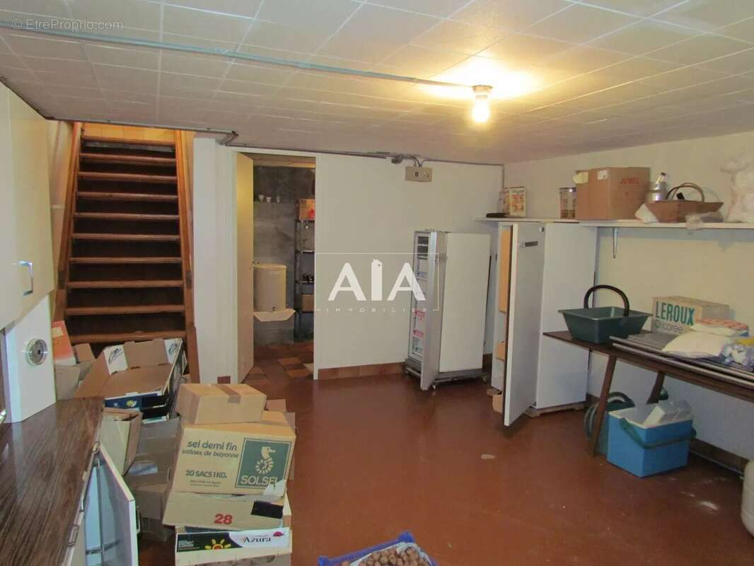 Maison à LES ADJOTS