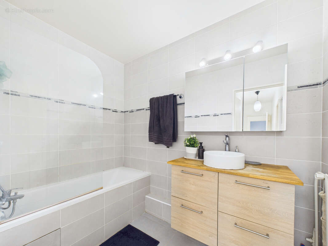 Appartement à SARTROUVILLE