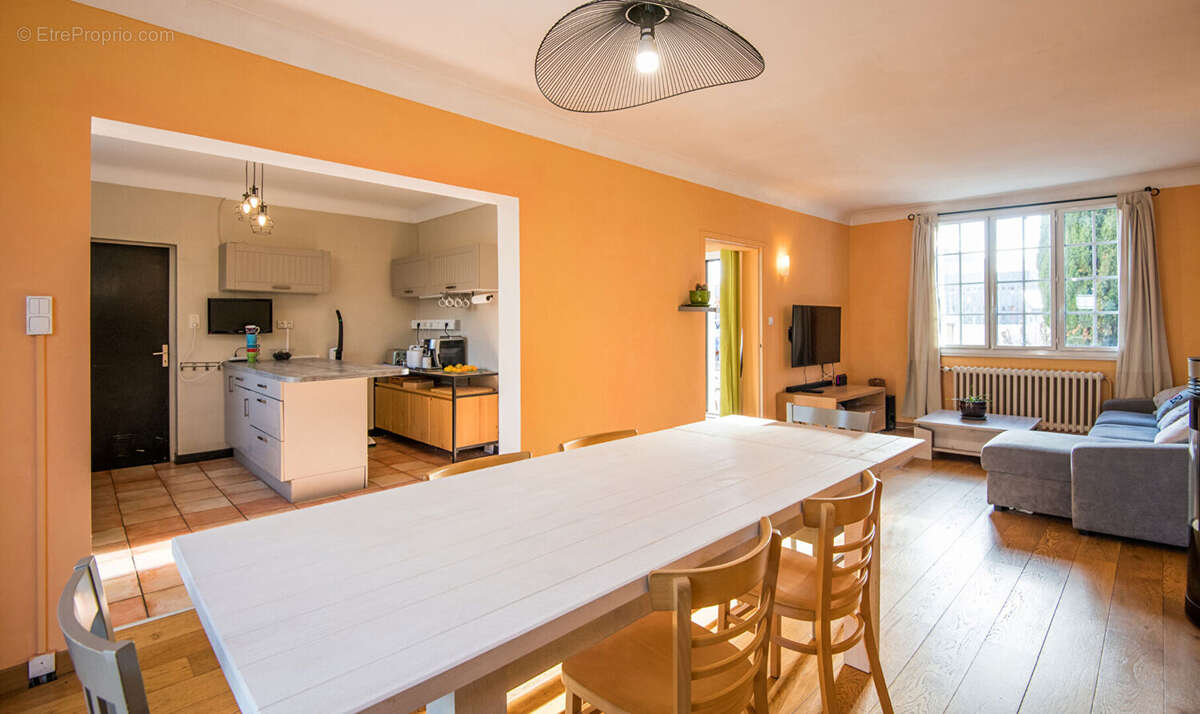 Maison à ONET-LE-CHATEAU