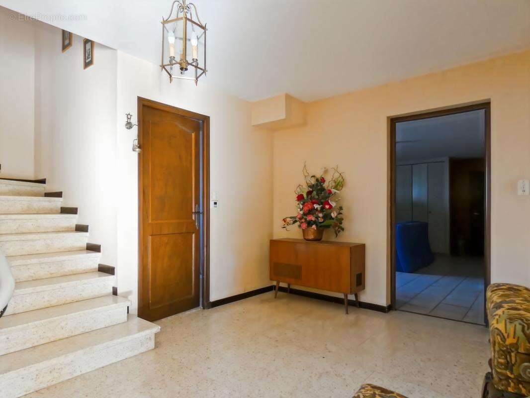 Volumes Généreux et Sérénité aux Portes de la Ville : 267m2 sur terrain de 1785 m2, idéale famille et activité professionnelle - photo 21