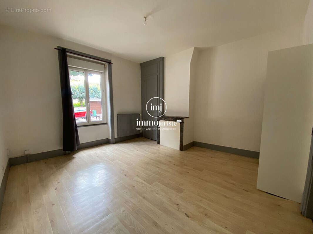 Appartement 328 m² à Limoges  - photo 3