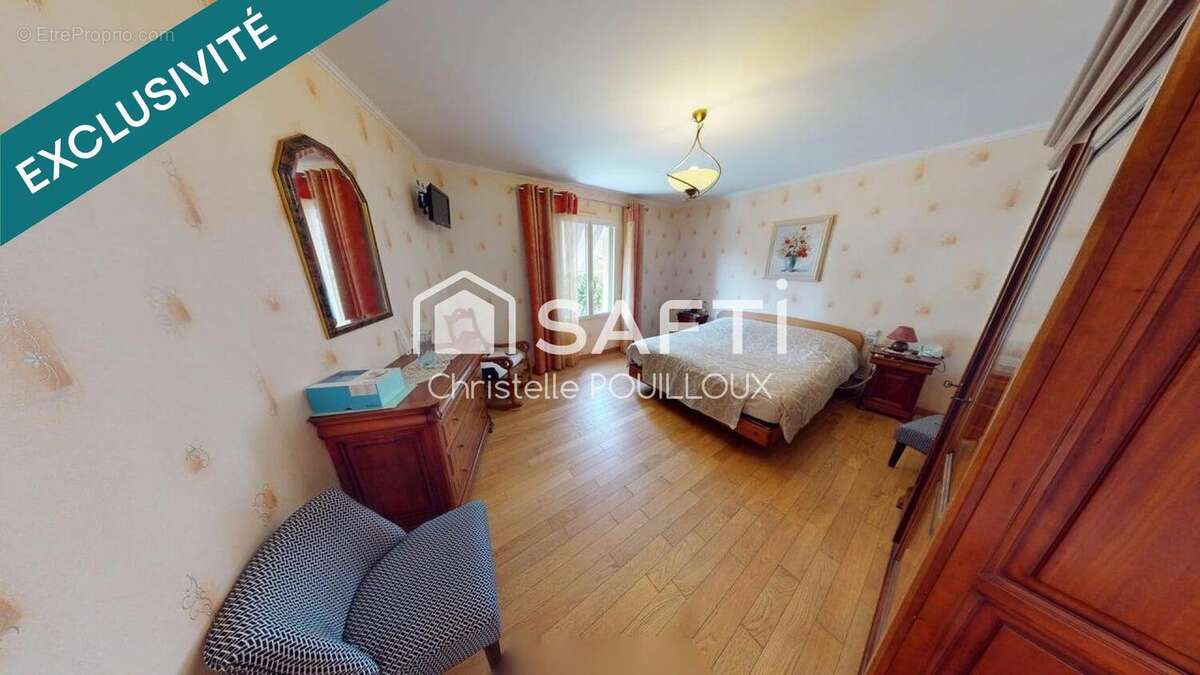 Maison 250 m² à Benet  - photo 7