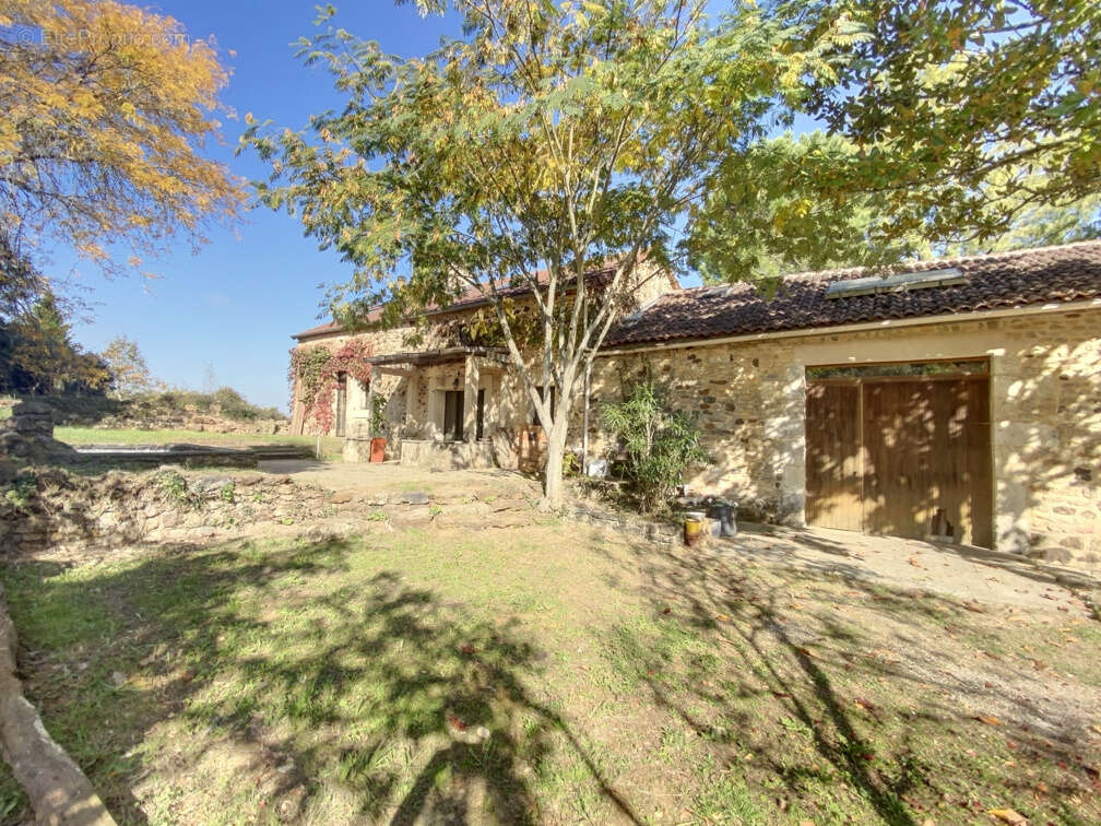 Maison à VEYRINES-DE-VERGT