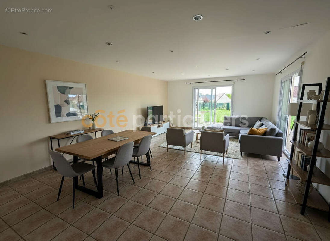 Maison à SAINT-SEBASTIEN-DE-MORSENT