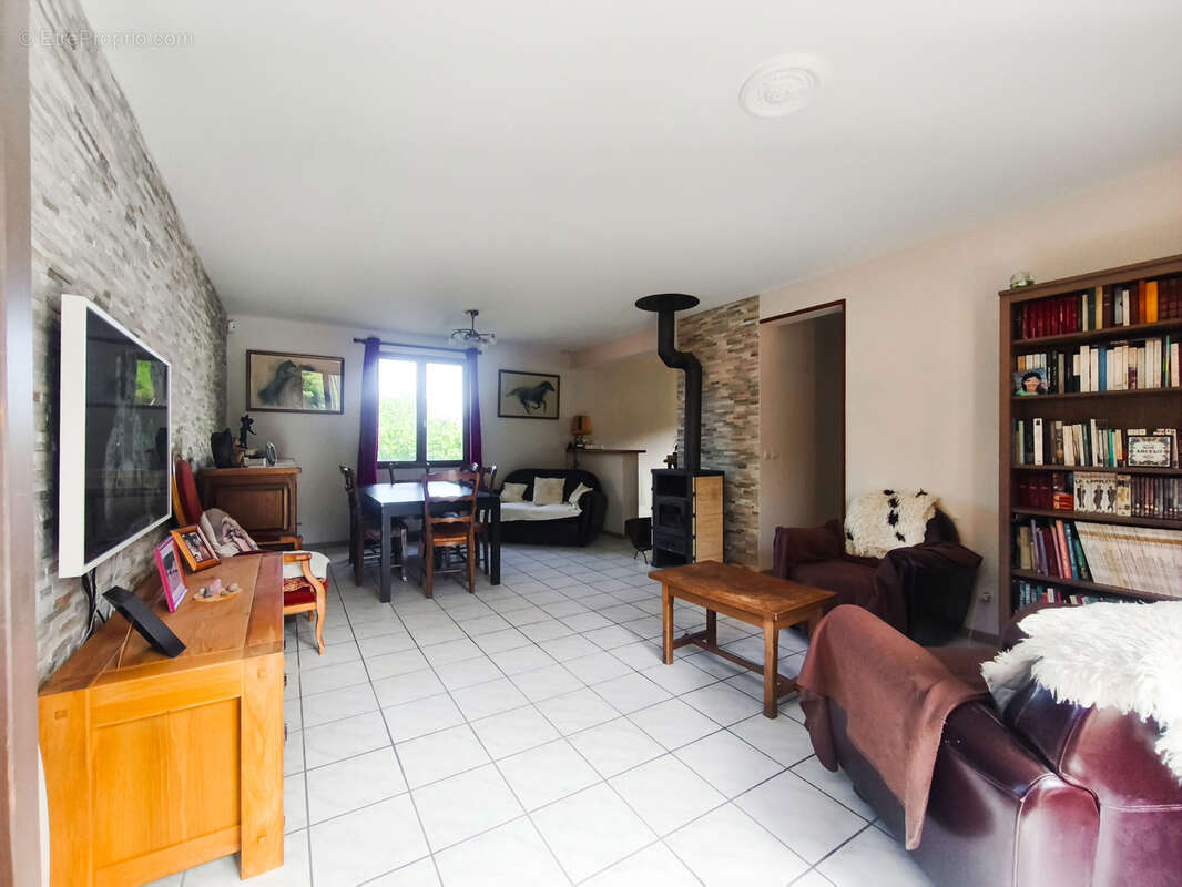 Maison à CRANVES-SALES
