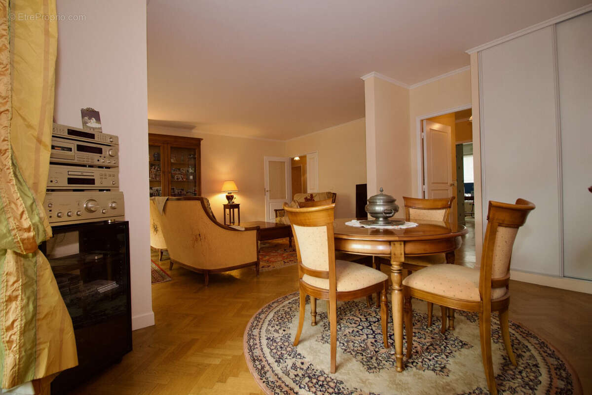Appartement à LEVALLOIS-PERRET