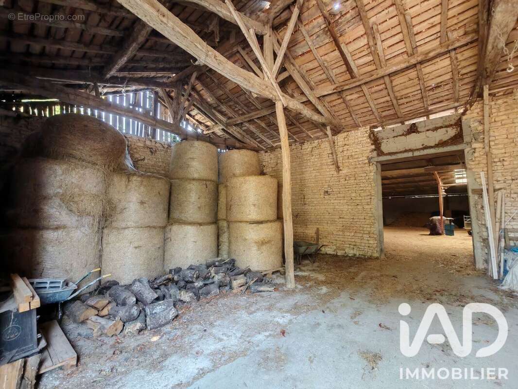 395 m² à Chef-Boutonne  - photo 7