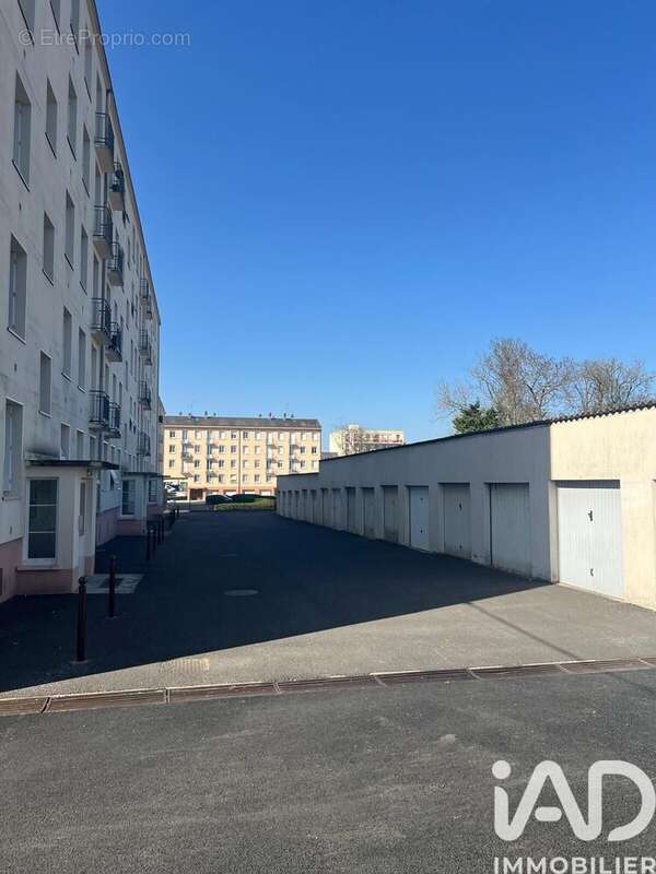 Photo 3 - Parking à BOURGES