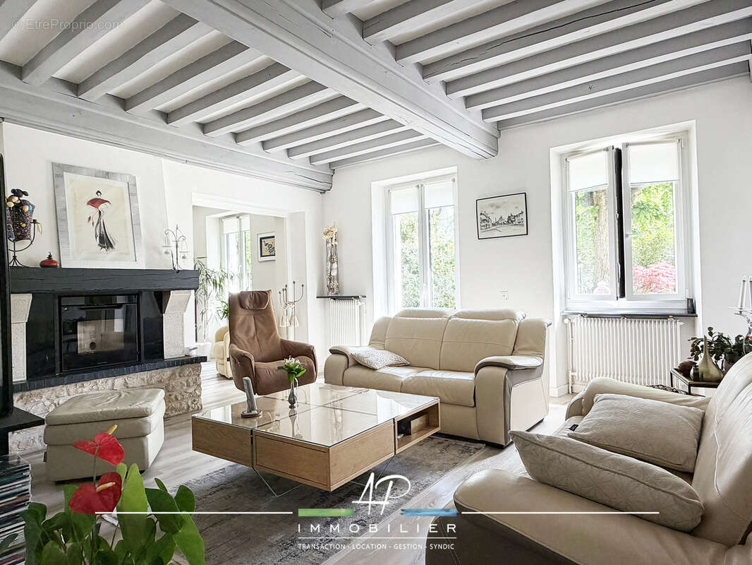 Laissez-vous séduire par cette charmante longère rénovée de 155m2 au calme… - photo 2