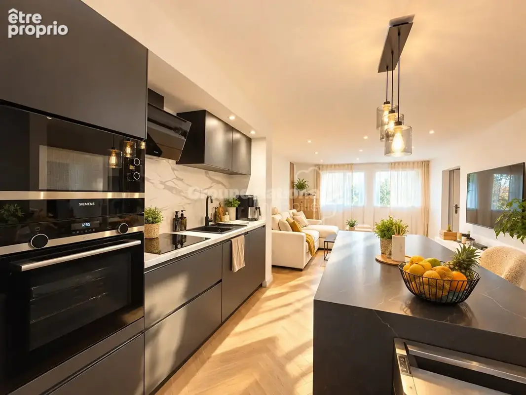 Magnifique maison entièrement rénovée avec extérieur et grand garage ! - photo 2