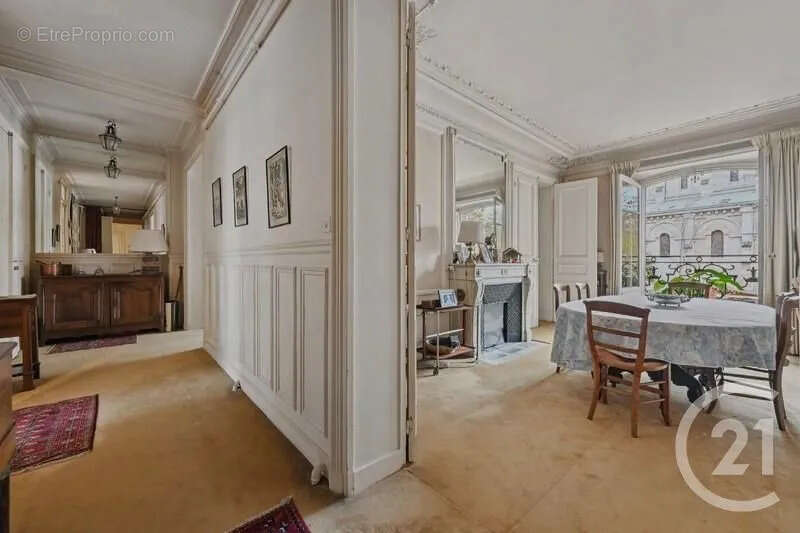 Appartement à NEUILLY-SUR-SEINE