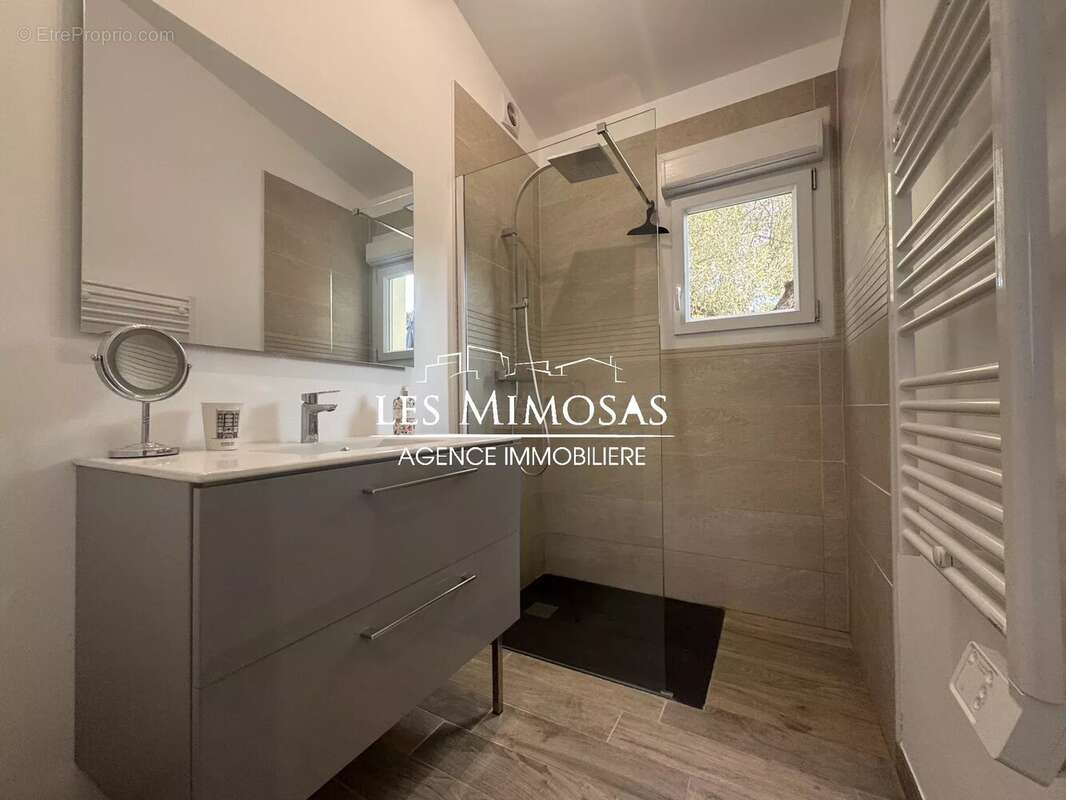 Maison à ROQUEBRUNE-SUR-ARGENS