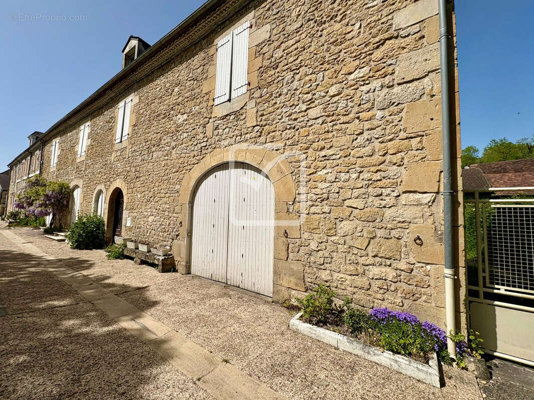 Maison à AZERAT