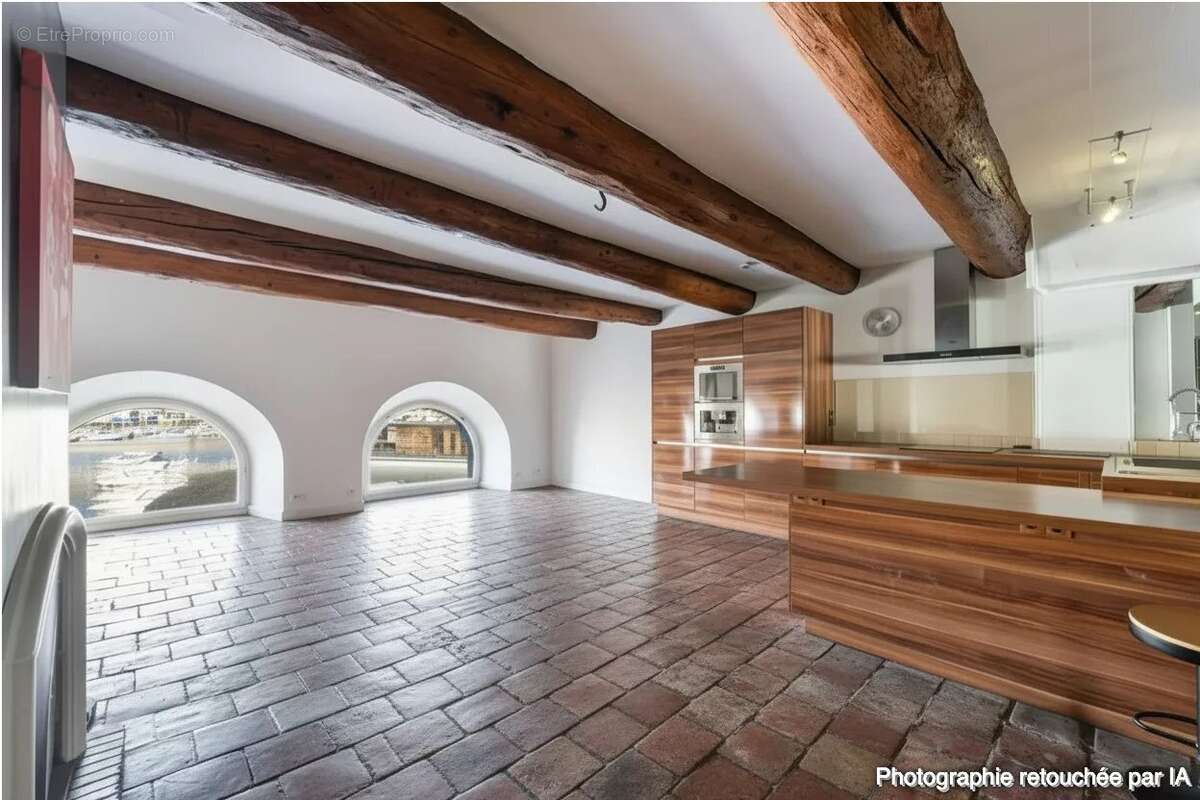 Appartement à MARSEILLE-1E