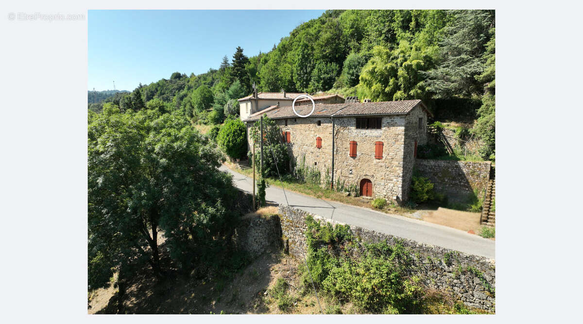 Maison à SAINT-SAUVEUR-DE-MONTAGUT