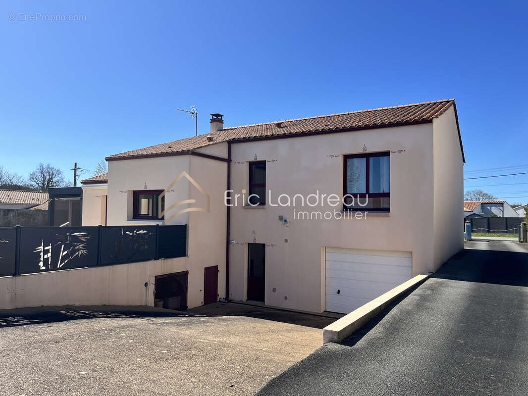 MAISON D’HABITATION D’ARCHITECTE   127 m2 sur 1500 m2 de terrain   Piscine   Proche bourg - photo 2