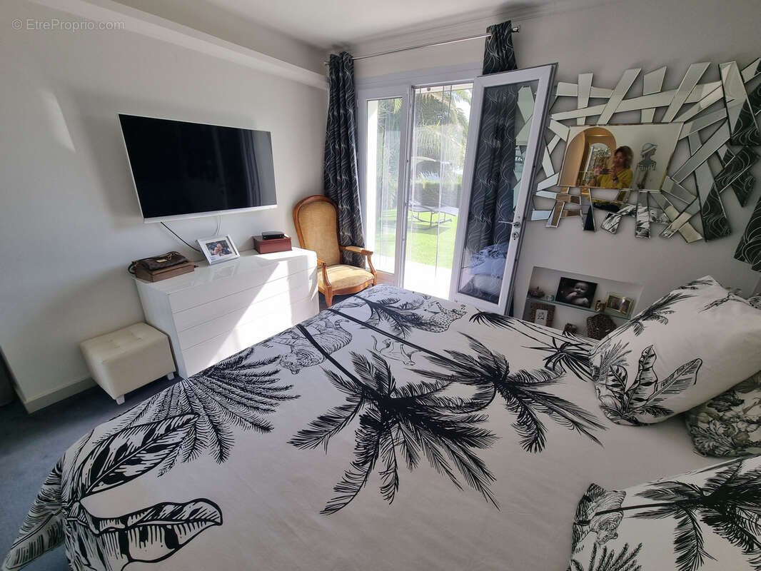 Limite mandelieu ville t4/t5 de 150m2 vue mer panoramique jardin entourant jacuzzi garage - photo 30
