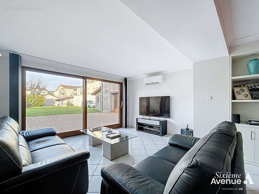Maison de village de 240 m² utiles (5 chambres) + garage et appartement séparé de  69 m² (1 chambre) - photo 12