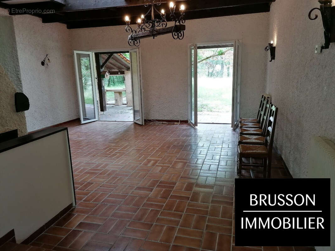 Salon - Maison à CAMBOUNET-SUR-LE-SOR