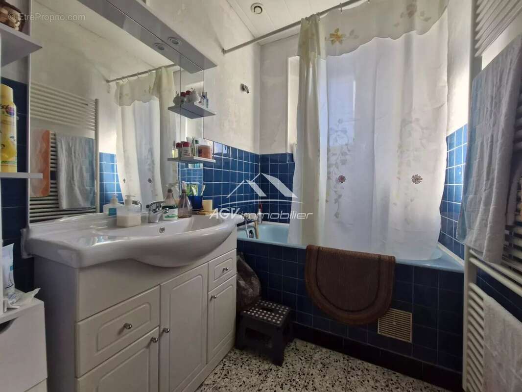 Appartement à SALINDRES