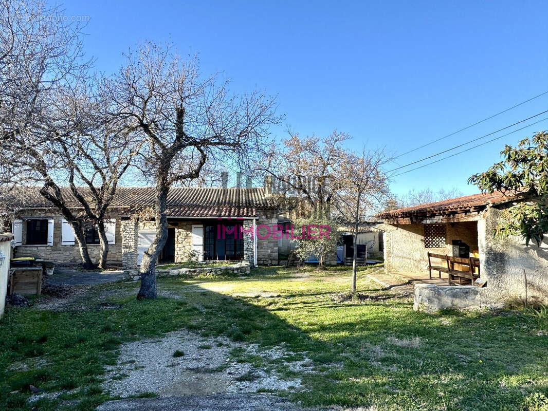 Maison à PERNES-LES-FONTAINES