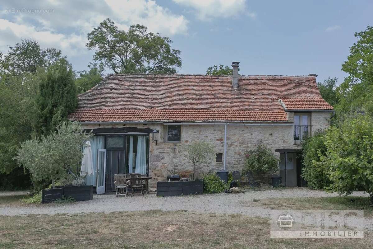 Propriété avec deux gites, camping, logement insolites. - photo 2