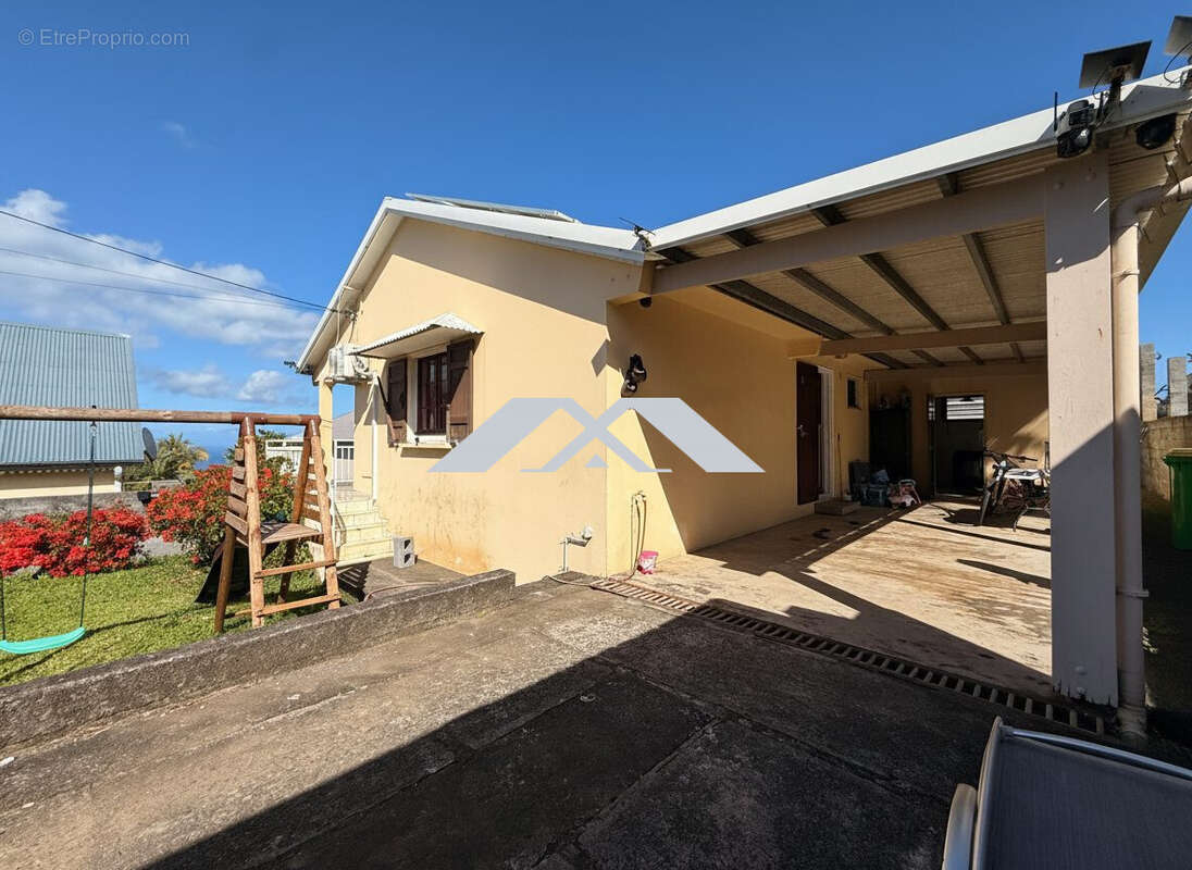 Maison 84 m² à Petite-Ile  - photo 3