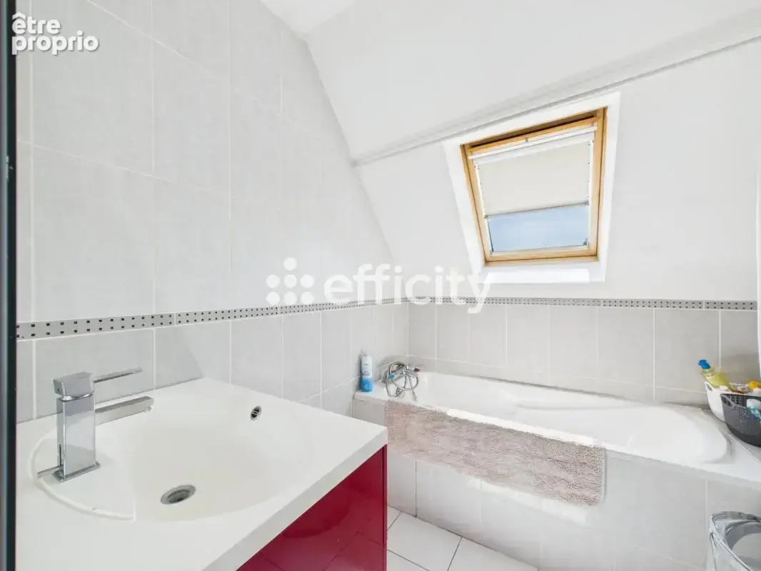 Maison 220 m² à Lesquin  - photo 18