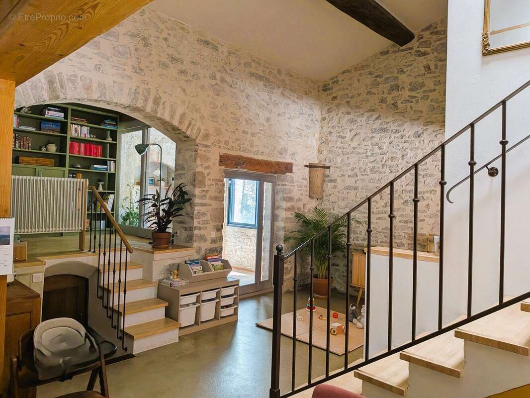 Maison 115 m² à Saint-Martin-De-Londres  - photo 8