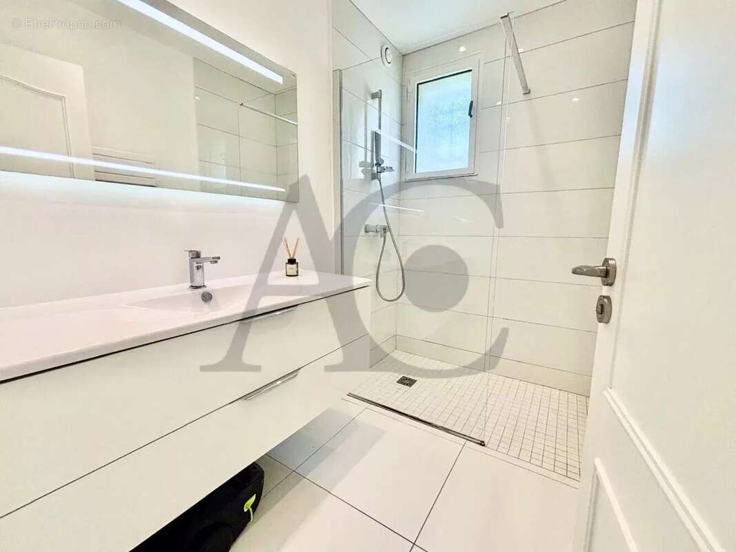 Appartement à VILLENEUVE-LOUBET