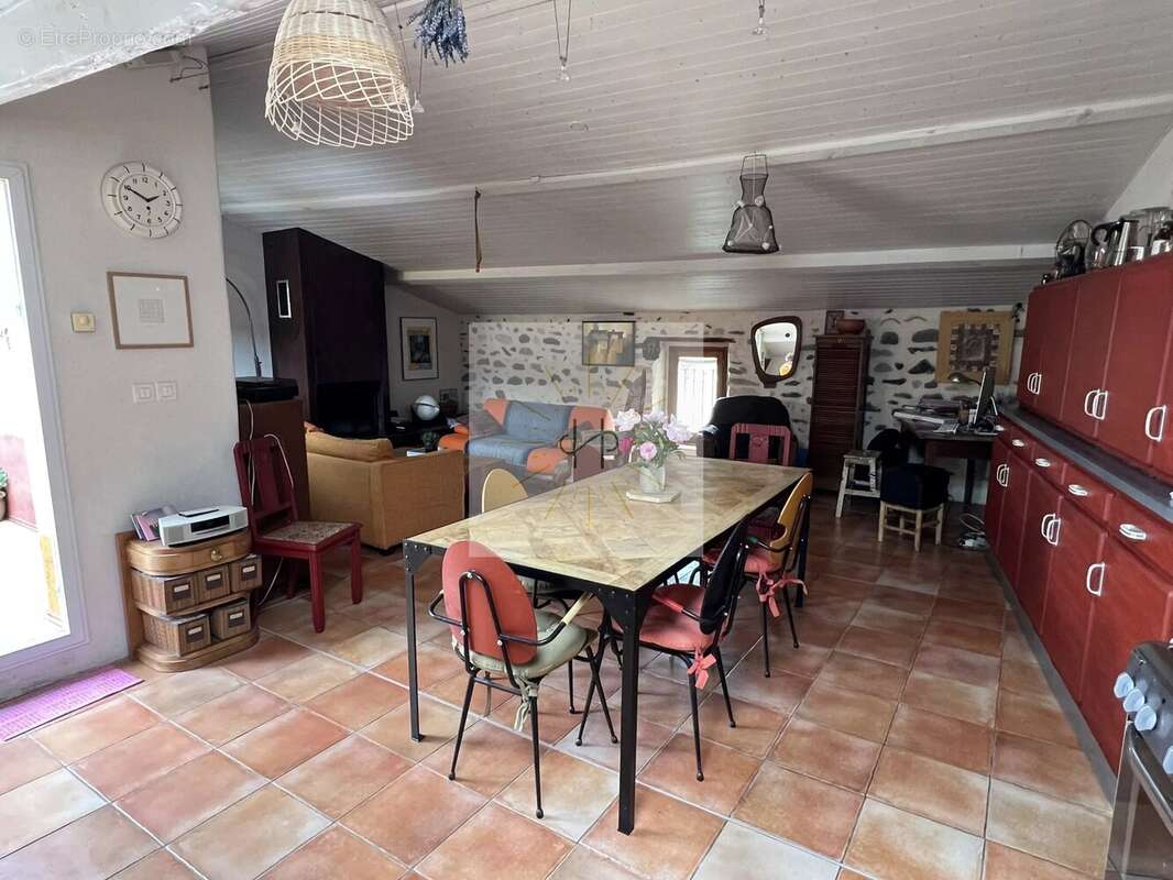 Maison à ALBA-LA-ROMAINE