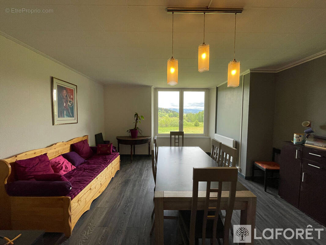 Appartement à VAUX-ET-CHANTEGRUE