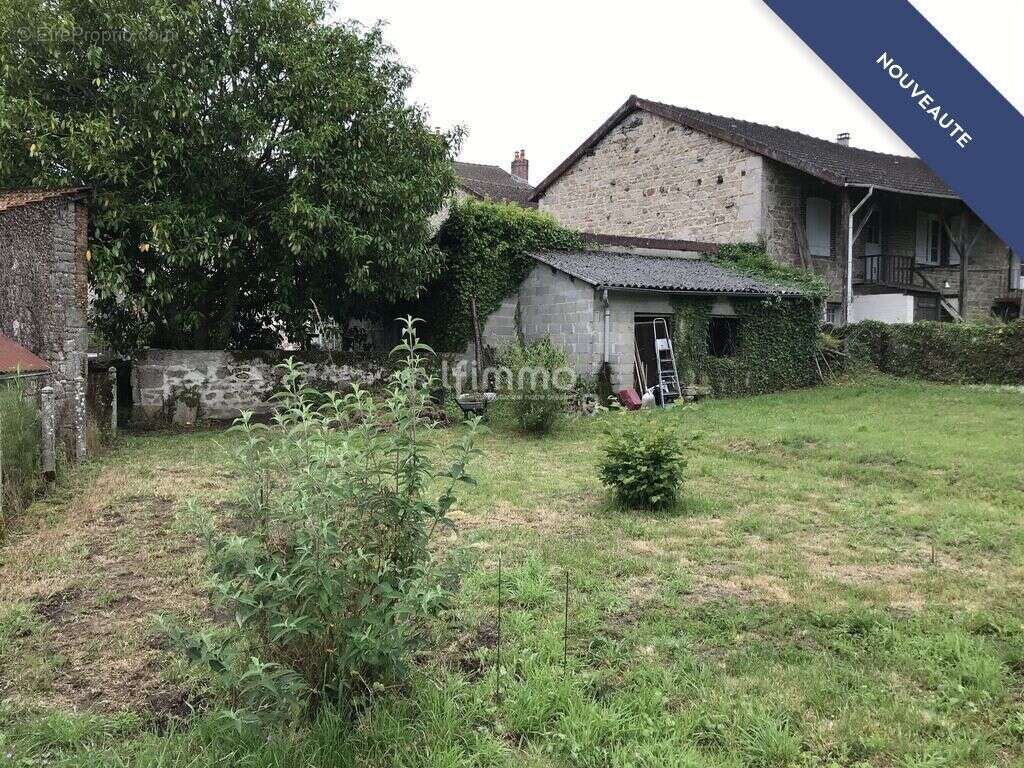 Maison à SAUVIAT-SUR-VIGE