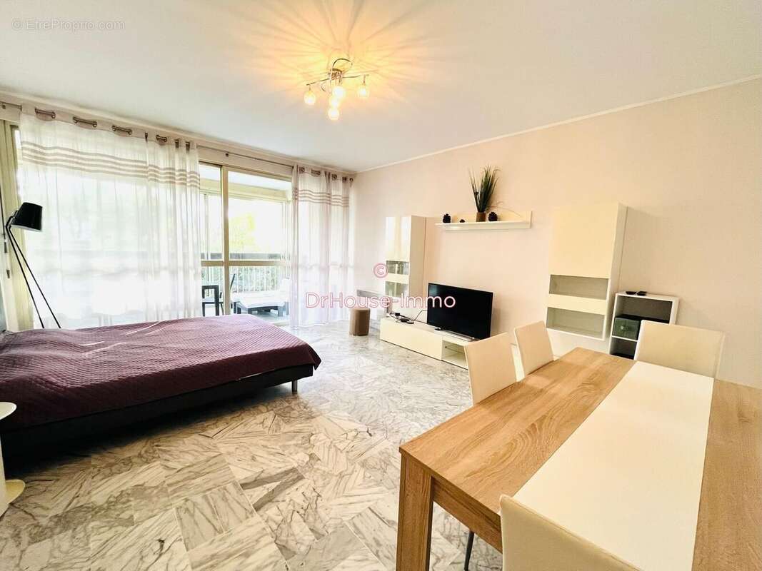Appartement à MANDELIEU-LA-NAPOULE