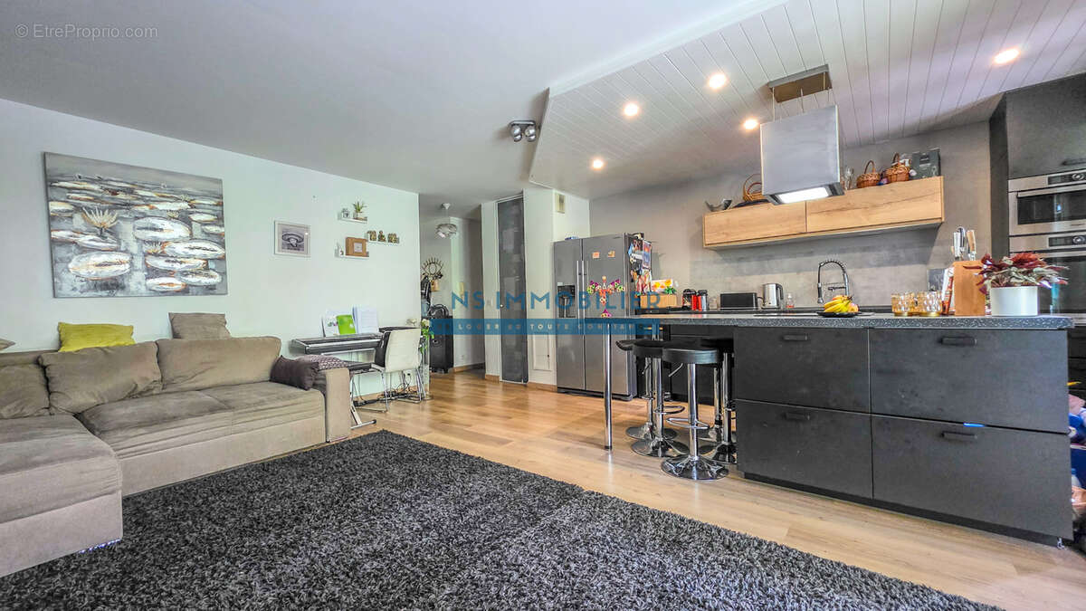 Appartement à SARTROUVILLE