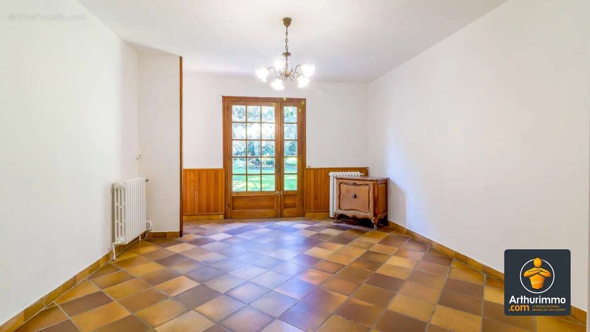 Maison à SAINT-GENIS-LAVAL