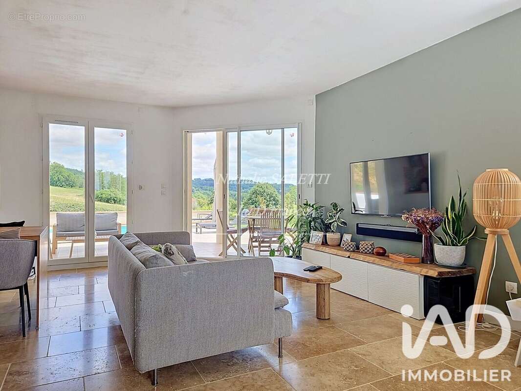 Maison 128 m² à Saint-Hilaire-De-Lusignan  - photo 4