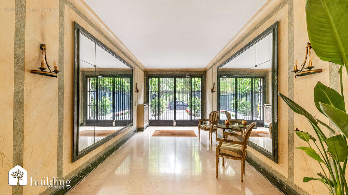 Appartement à PARIS-16E